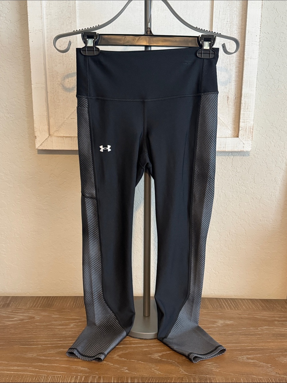 Under Armour Black & Gray Athletic Leggings 7/8